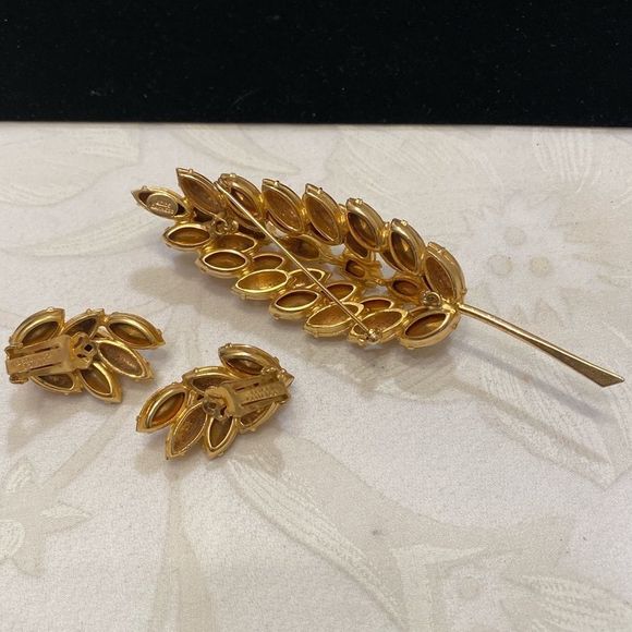 Vintage Alice Caviness Dimensional Demi Parure - Picture 5 of 9